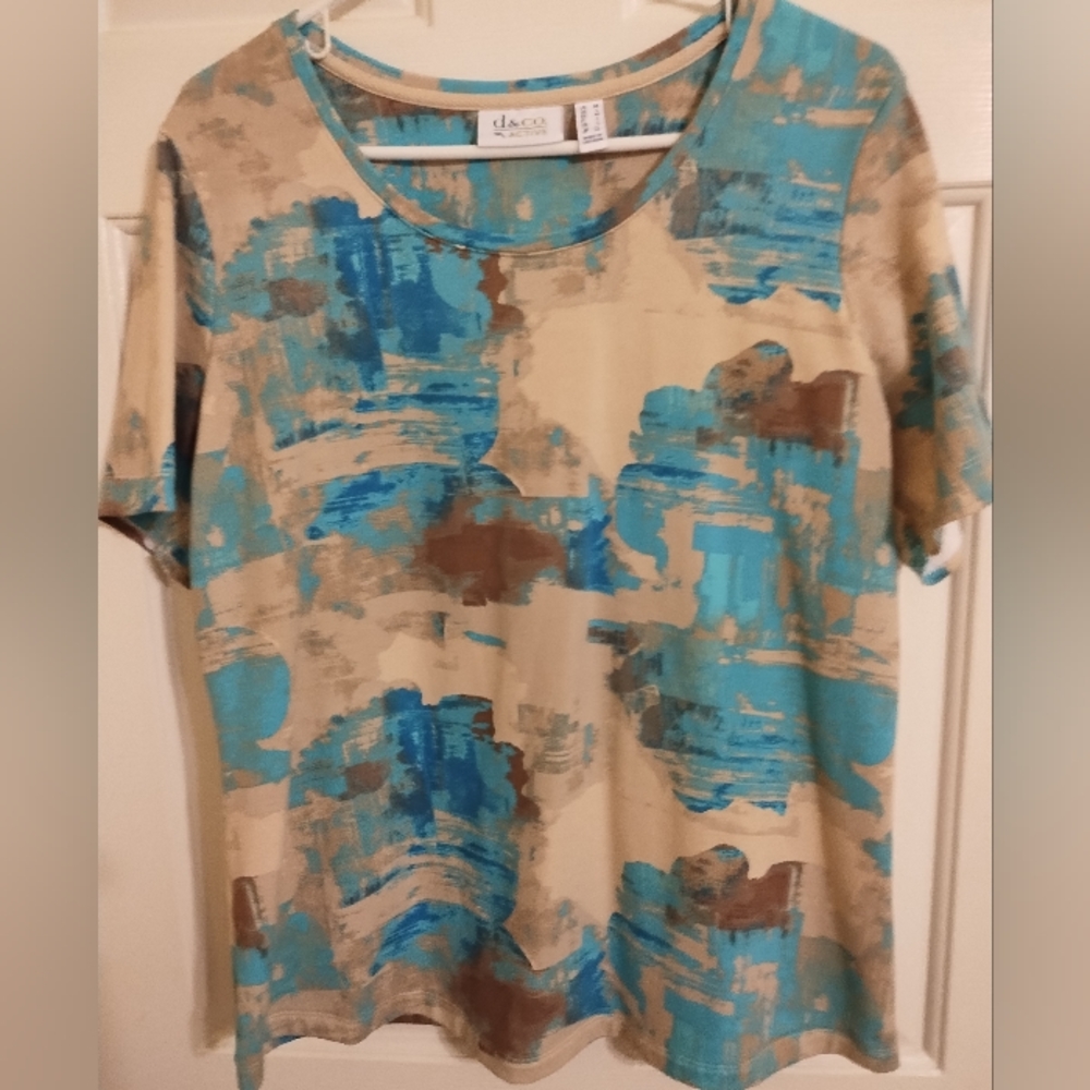 D&Co. Active Short Sleeve Print Top in Medium